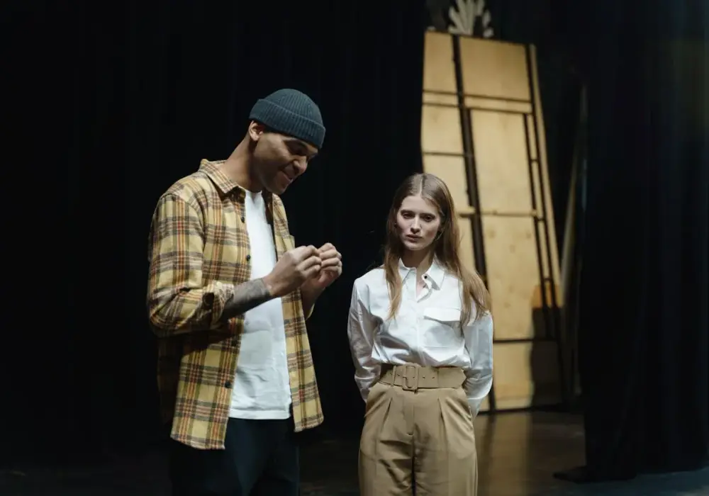 Stand-up - od retoryki do teatru. Czym różni się od kabaretu?