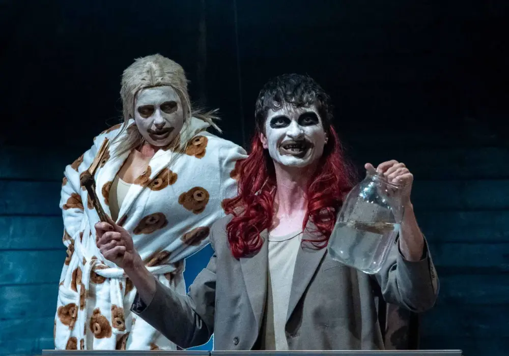 Ubu Król - Czy dynastia to tylko kostium? Analiza Jarry'ego