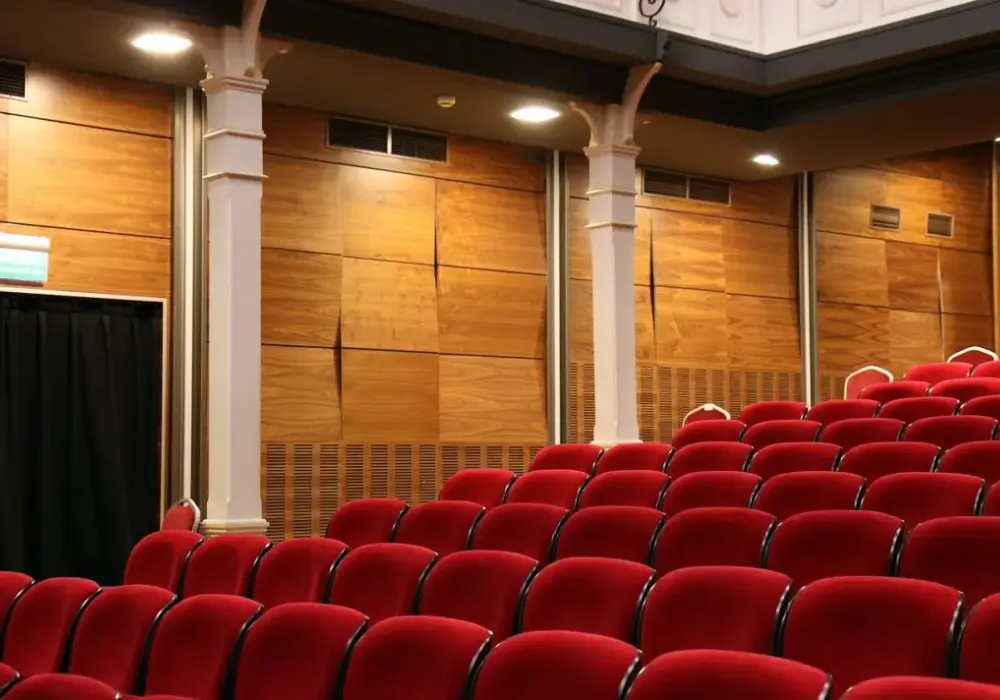 Kompletna lista teatrów warszawskich: od klasyki po nowoczesność