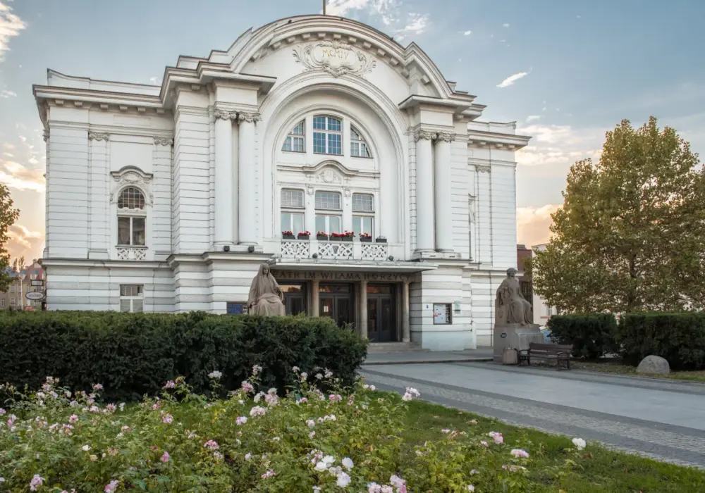 Teatr Horzycy w Toruniu: Niezapomniane spektakle i wydarzenia