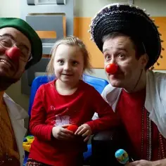 Czerwone Noski: Opinie o klownach medycznych w szpitalach