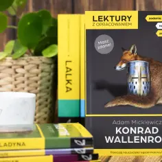 Lis w zbroi rycerza symbolizuje **wallenrodyzm** i trudne wybory. Obok książki "Konrad Wallenrod" lektury z opracowaniem.
