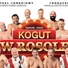 Uśmiechnięci panowie, w tym jeden w czapce, zapraszają na komedię "Kogut w rosole".