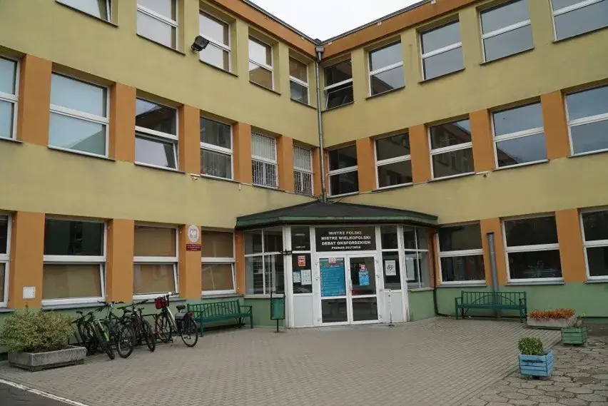 Zdjęcie V LO Poznań - Renomowana Klaudynka: Fakty i Osiągnięcia