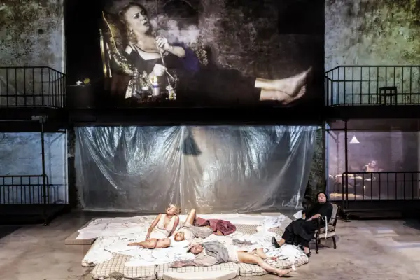 Aluzja w teatrze i literaturze - Jak czytać ukryte sensy?