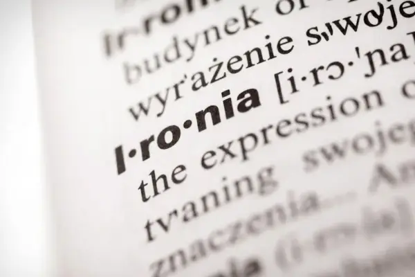 Ironia - Jak ją rozpoznać i odróżnić od sarkazmu? Poradnik
