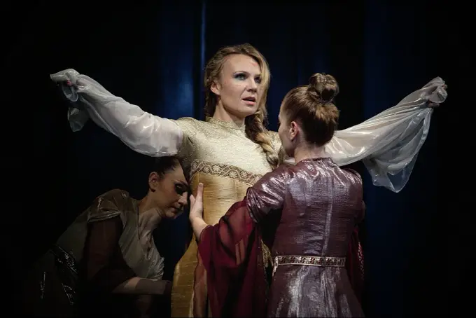 Anna Guzik w teatrze - role, nagrody i droga sceniczna